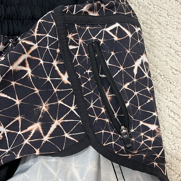 Lululemon Tracker Shorts Star Crushed Multi - Picture 2 of 5